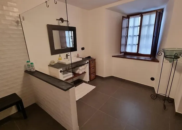 Precioso Con Patio Centro De Apartamento Castropol